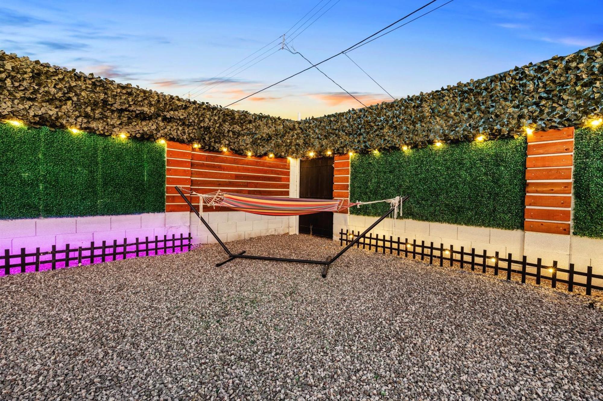 Phoenix Retreat - 2 Bedroom Home With King-Size Bed - 3 Smart Tvs - 10 Min From Airp - Unit A Exterior photo